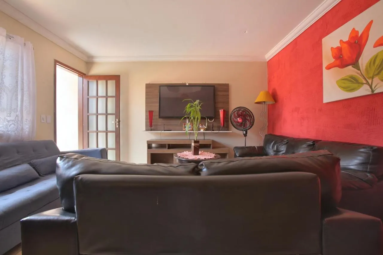 Quarto em Acomodações Particulares Suites Palmeiras Cabo Frio Brasil
