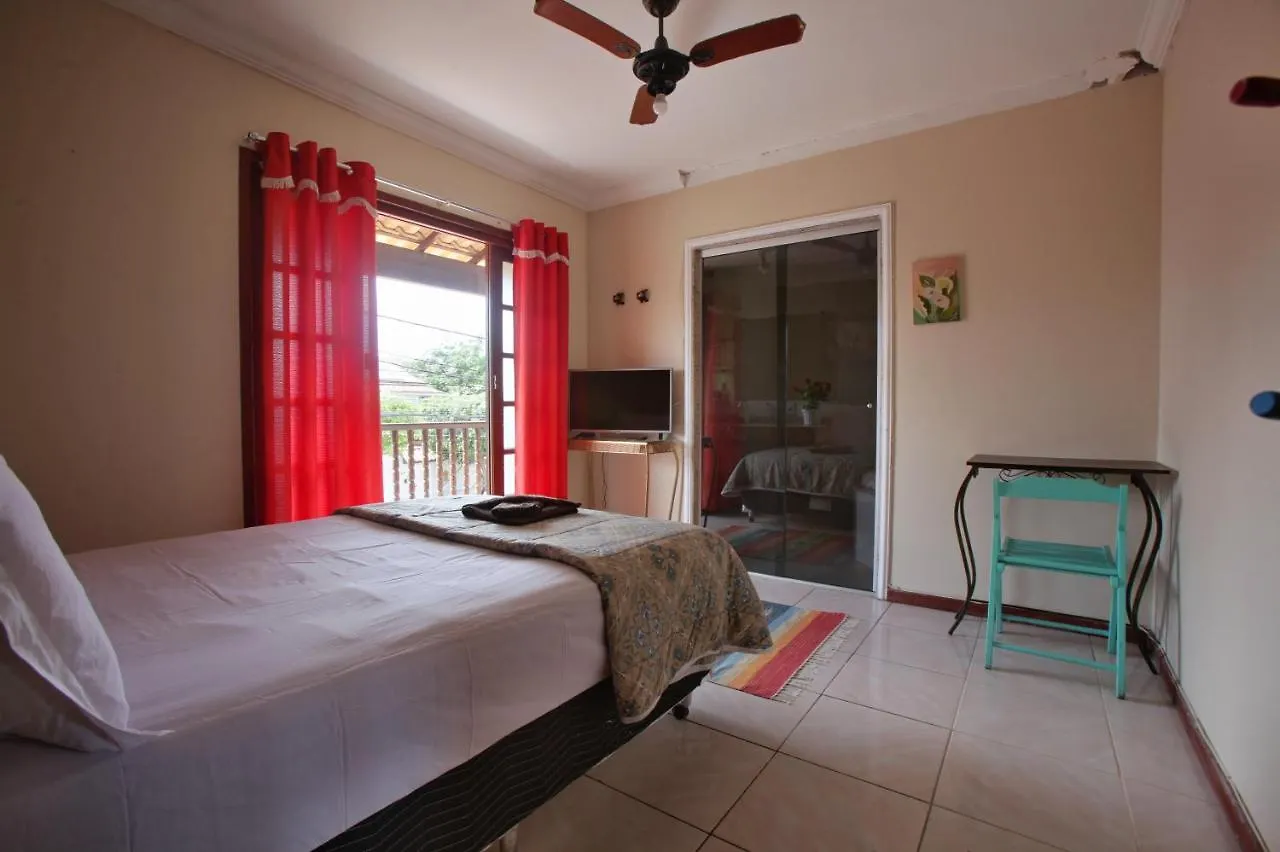 Quarto em Acomodações Particulares Suites Palmeiras Cabo Frio Brasil